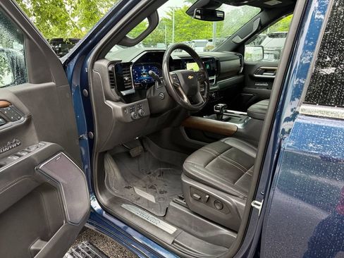 Used 2023 Chevrolet Silverado 1500 High Country w/ High Country Premium Package AWD/4WD image 12