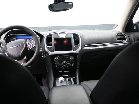 Used 2023 Chrysler 300 Touring w/ Sport Appearance Package image 15