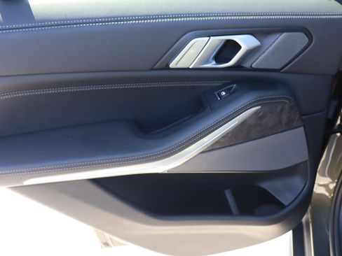 Used 2025 BMW X5 xDrive40i w/ Premium Package image 12