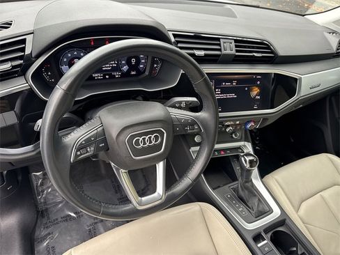 Used 2020 Audi Q3 2.0T Premium w/ Convenience Package image 16