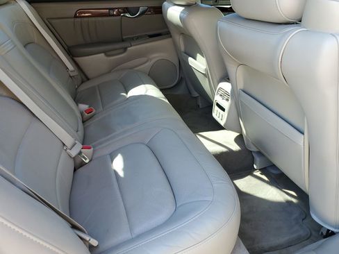 Used 2004 Cadillac De Ville DHS w/ Equipment Group image 32