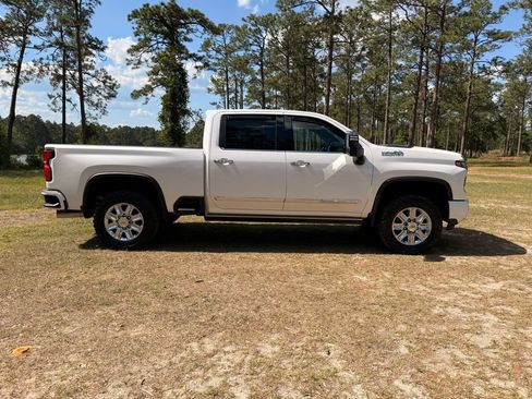 Used 2024 Chevrolet Silverado 2500 High Country w/ Technology Package AWD/4WD image 9