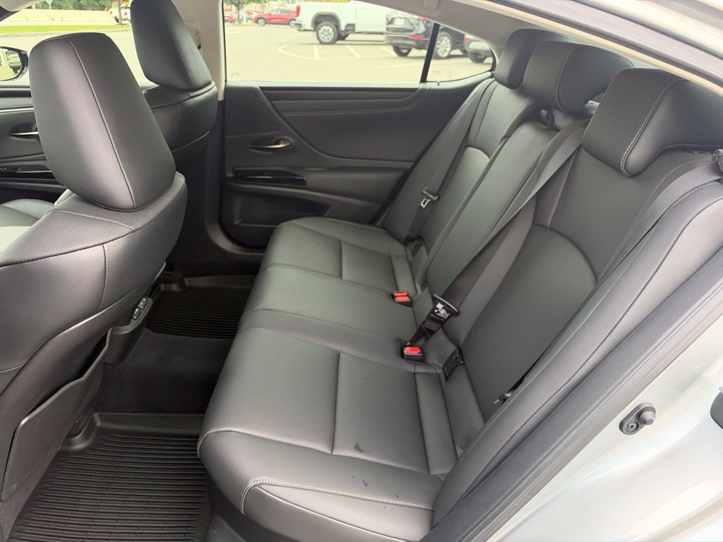 Used 2025 Lexus ES 300h w/ Premium Package FWD image 25