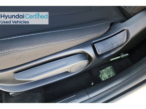 Certified 2025 Hyundai Elantra SEL image 31