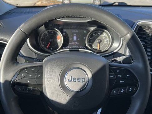 Used 2023 Jeep Cherokee Altitude Lux image 24