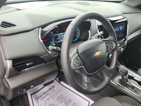Used 2023 Chevrolet Traverse LT image 18