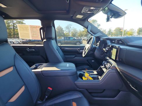 Certified 2025 GMC Sierra 2500 AT4 w/ AT4 Premium Plus Package image 10