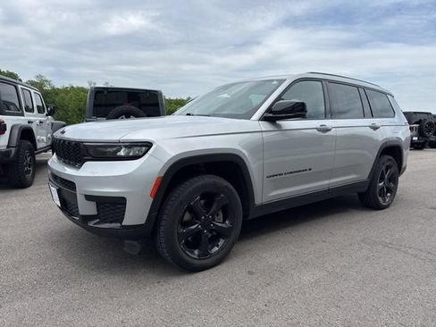 Used 2023 Jeep Grand Cherokee L Laredo AWD/4WD image 7