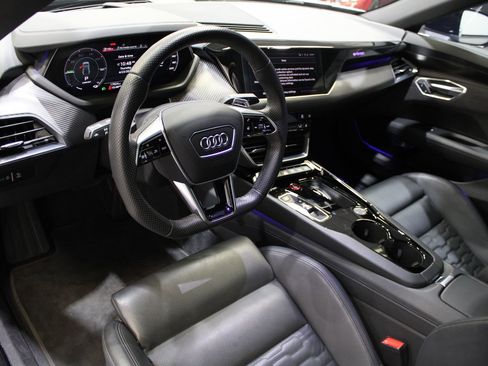 Used 2023 Audi e-tron GT Prestige AWD/4WD image 28