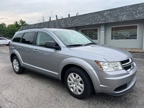 Used 2018 Dodge Journey SE FWD image 1
