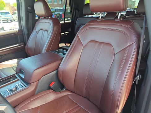 Used 2024 Ford Expedition Max Limited AWD/4WD image 11