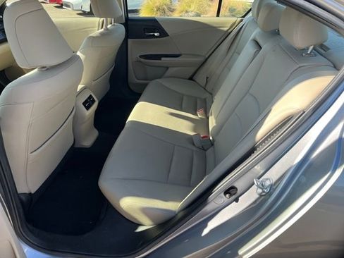 Used 2017 Honda Accord Touring image 3