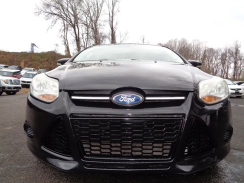Used 2014 Ford Focus SE w/ SE Winter Package image 2