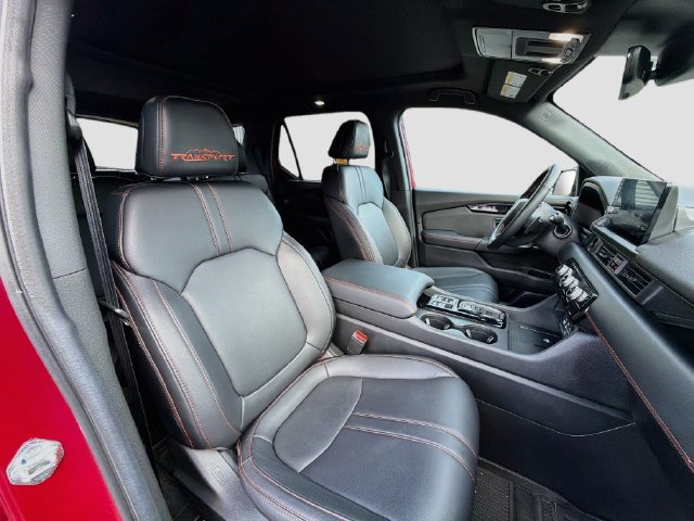 Used 2025 Honda Pilot TrailSport image 12