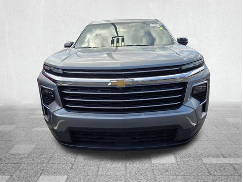 Used 2026 Chevrolet Traverse LT w/ Driver Confidence Package FWD image 2