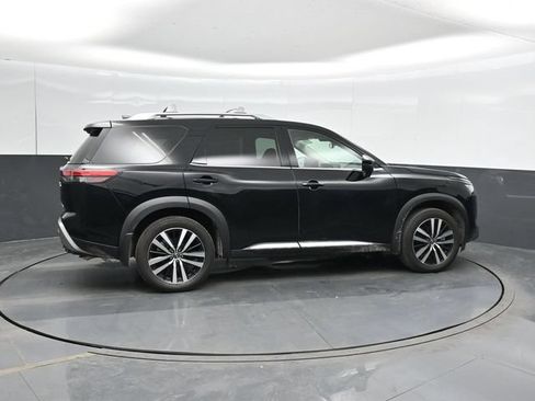 Used 2025 Nissan Pathfinder Platinum FWD image 4