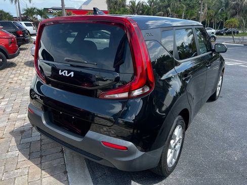 Used 2022 Kia Soul LX w/ Technology Package FWD image 8