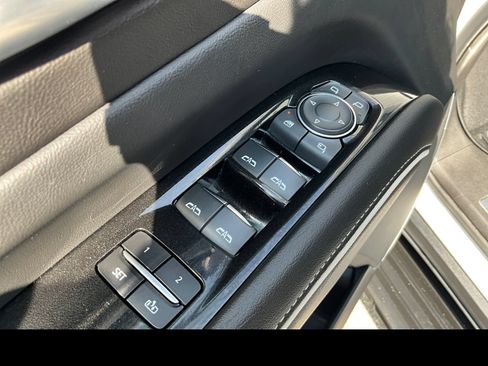 Used 2021 Cadillac Escalade ESV Premium Luxury w/ LPO, Radiant Package AWD/4WD image 24