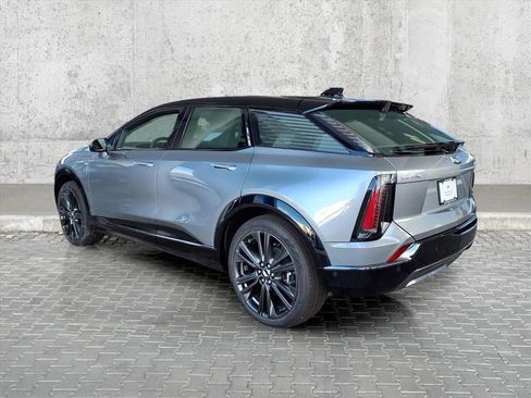 New 2026 Cadillac Optiq Sport 2 w/ LPO, Floor Liner Package AWD/4WD image 9