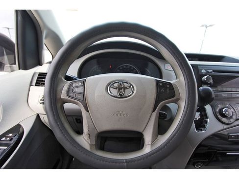 Used 2012 Toyota Sienna LE image 12