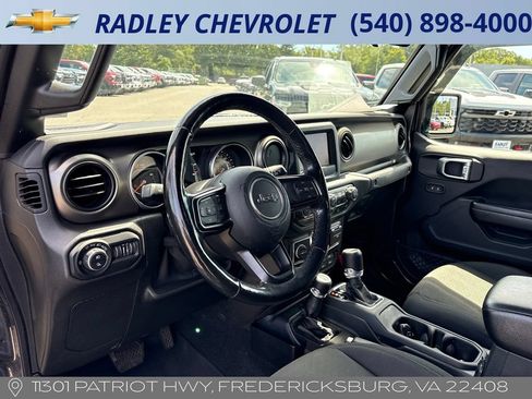 Used 2021 Jeep Gladiator Sport AWD/4WD image 4
