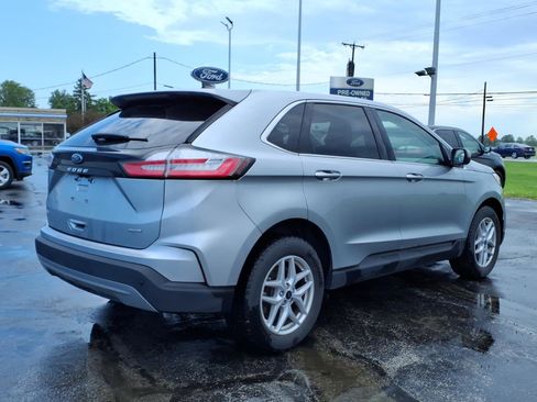 Used 2024 Ford Edge SEL w/ Convenience Package AWD/4WD image 3