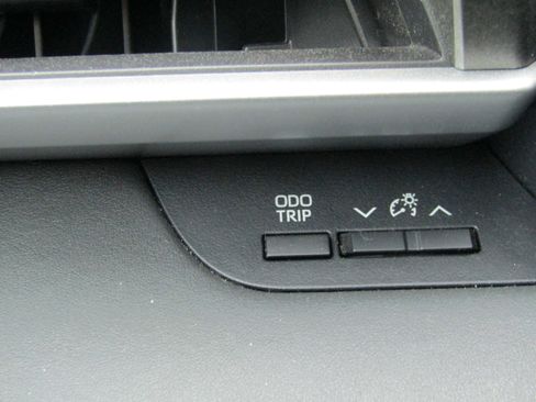 Used 2024 Toyota Highlander LE image 20