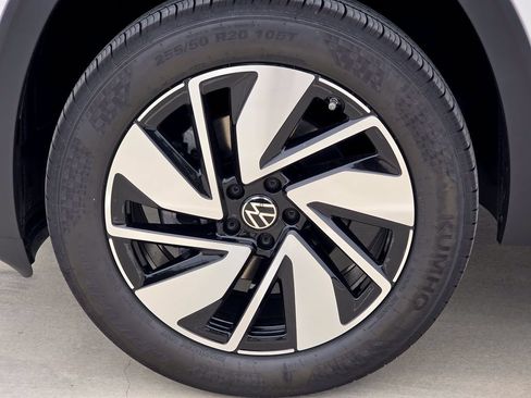 New 2026 Volkswagen Atlas SE FWD image 9