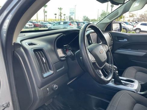 Used 2022 Chevrolet Colorado LT w/ Fleet Safety Package image 10