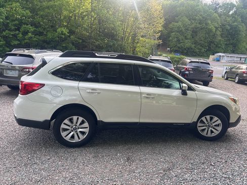 Used 2015 Subaru Outback 2.5i Premium AWD/4WD image 6