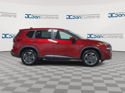 Used 2025 Nissan Rogue SV AWD/4WD image 2