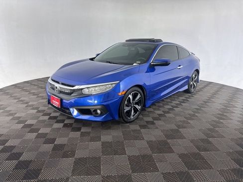 Used 2017 Honda Civic Touring image 3