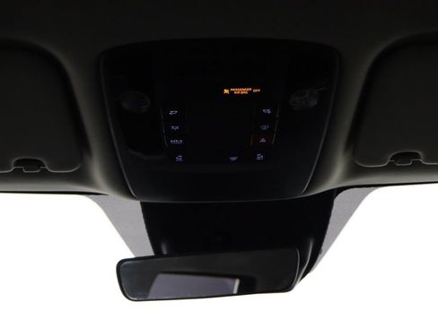 Used 2025 Kia Carnival FWD image 25