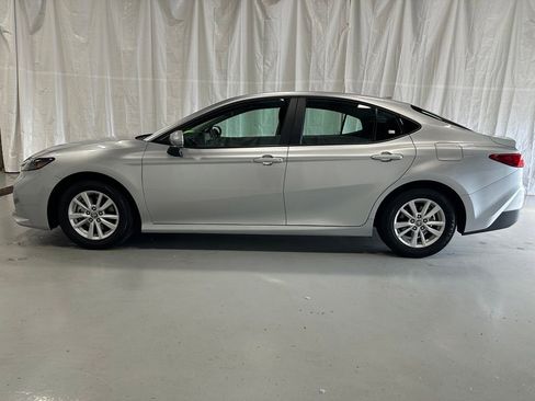 Used 2026 Toyota Camry LE FWD image 4