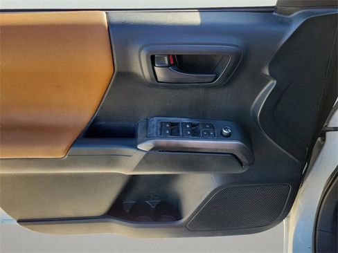 Used 2017 Toyota Tacoma TRD Sport image 13