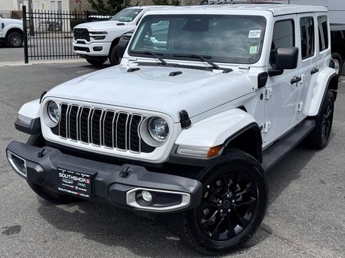 Certified 2025 Jeep Wrangler Unlimited Sahara AWD/4WD image 3