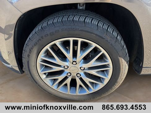 Used 2017 Jeep Grand Cherokee Summit w/ Platinum Series Group image 9