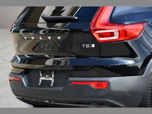 Used 2021 Volvo XC40 T5 R-Design w/ Advanced Package AWD/4WD image 29