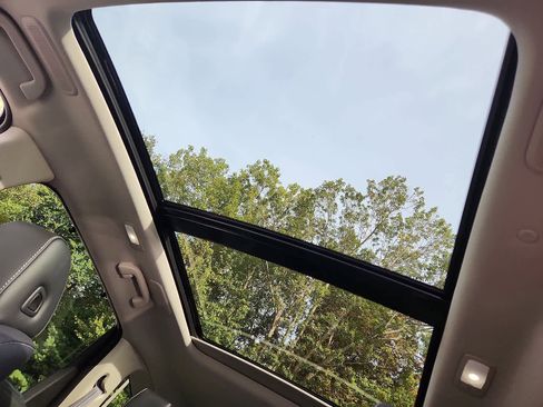 Certified 2025 Acura MDX SH-AWD w/ Technology Package image 12