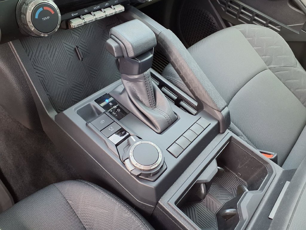 Used 2024 Toyota Tacoma SR AWD/4WD image 24