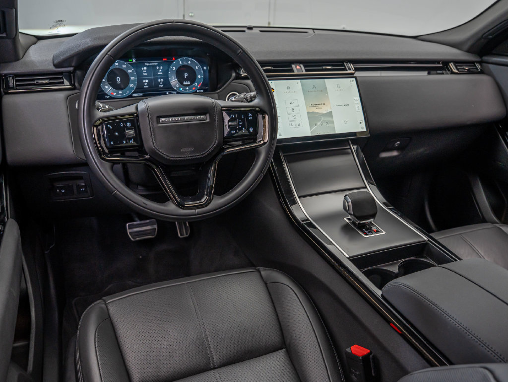 Used 2025 Land Rover Range Rover Velar Dynamic SE AWD/4WD image 4