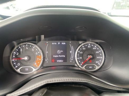 Used 2019 Jeep Renegade Latitude w/ Cold Weather Group image 16