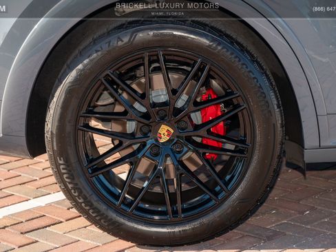 Used 2024 Porsche Cayenne S image 48