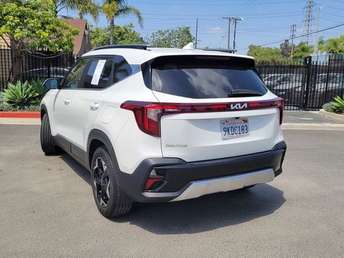 Certified 2024 Kia Seltos EX FWD image 3