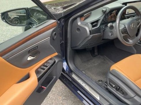 Used 2025 Lexus ES 350 w/ Premium Package FWD image 4