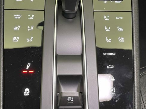 New 2026 Porsche Macan Turbo image 34