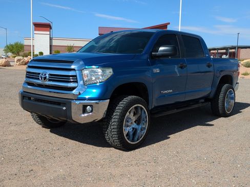 Used 2017 Toyota Tundra SR5 w/ TRD Off Road Package AWD/4WD image 8