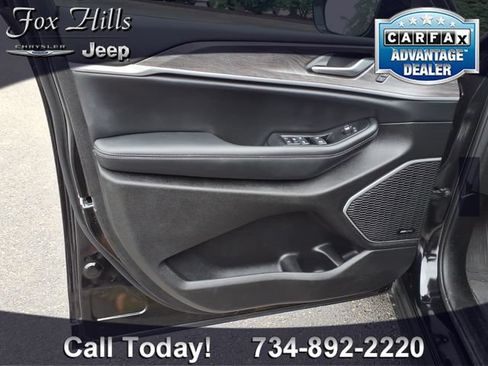 Used 2024 Jeep Grand Cherokee Limited AWD/4WD image 14