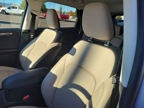 Certified 2022 Ford Escape Titanium image 19