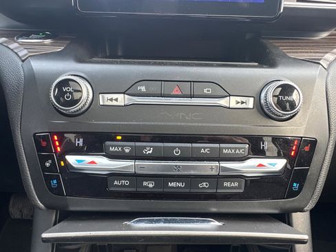 Used 2020 Ford Explorer Limited w/ Class III Trailer Tow Package image 6